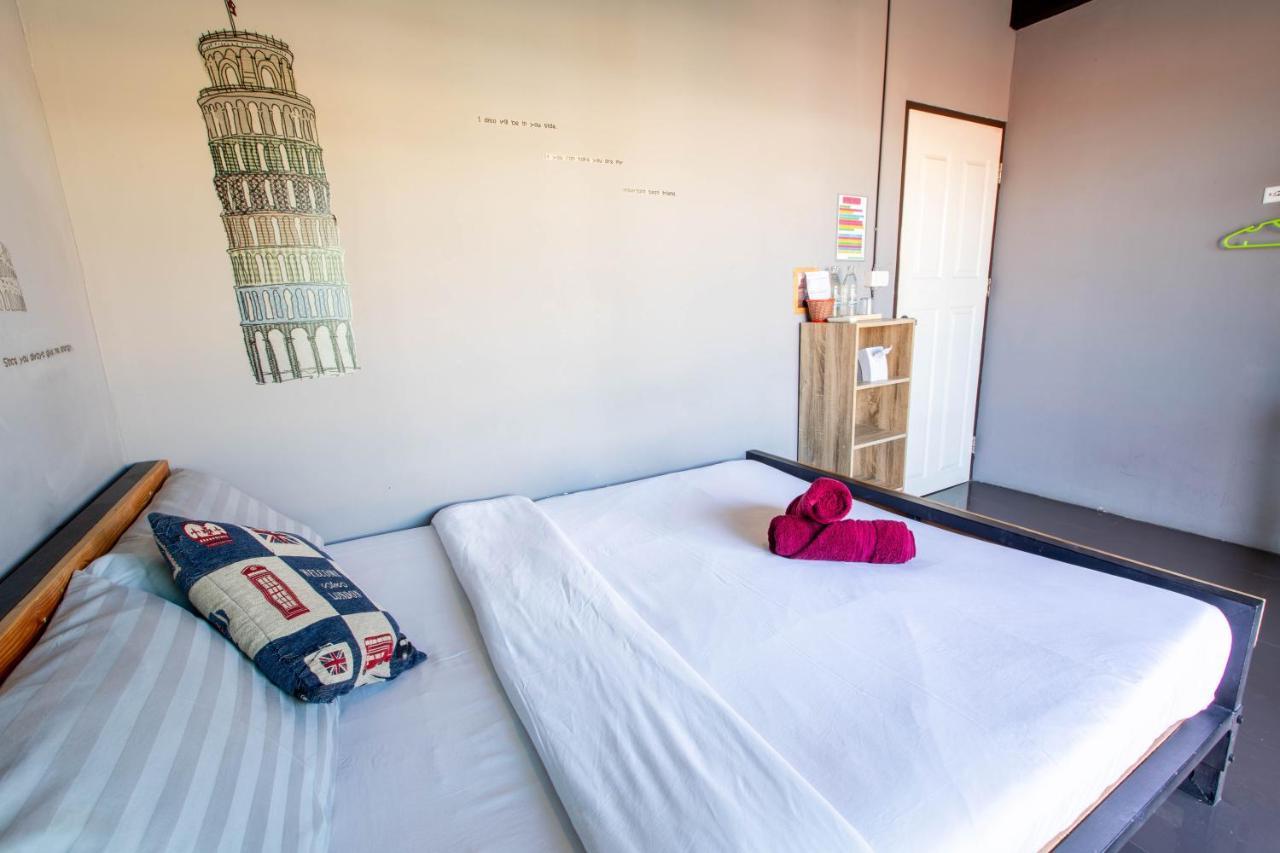 La Belle Nuit House Hostel Chiang Mai Exterior photo